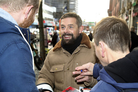 Benefizaktion mit Promi-Charity-Grillen in Berlin