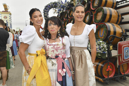 Regines Damenwiesn beim Oktoberfest 2025 in München