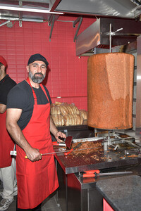 Eröffnung vom veganen Dönerladen 'Döner Pro' von Frederick Lau in Berlin