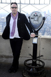 Jullian Lennon und die Lupus Foundation schalten lila Licht am Empire State Building an, New York