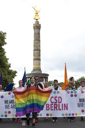 Parade zum 37. Christopher Street Day in Berlin