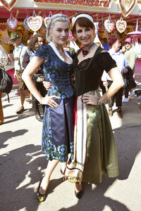Damen-Wiesn 2015 von Unternehmerin Regine Sixt auf dem Oktoberfest in München