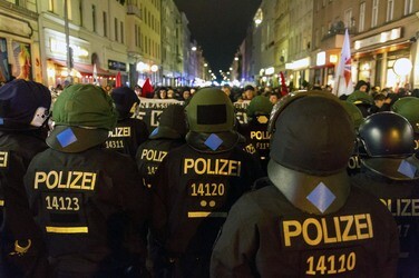 Demonstration am Kreuzberger Oranienplatz, Berlin