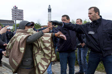 Französische Polizei räumt Flüchtlingslager bei Calais