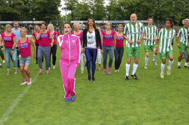 Charity-Fußballspiel 'Kicken mit Herz' in Hamburg
