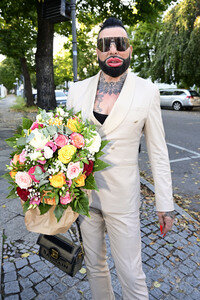 Theaterpremiere 'Der eingebildet Kranke' und 90. Geburtstag von Dieter Hallervorden in Berlin