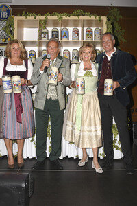 Hofbräu Festzelt Krugvorstellung 2017 in München
