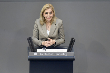 90. Sitzung des Deutschen Bundestages in Berlin