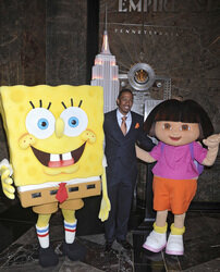 Nick Cannon erleuchtet das Empire State Building, New York