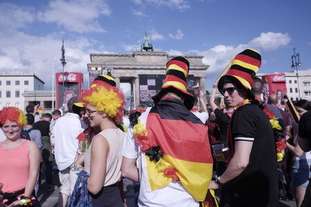 Fanmeile beim UEFA-Fußball-Europameisterschaft 2016 Spiel Deutschland gegen Nordirland in Berlin