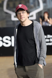 Ankunft von Jesse Eisenberg auf dem San Sebastian International Film Festival 2026