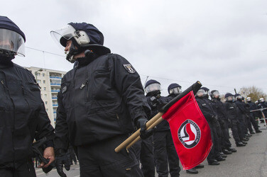 Gegen-Demo zur Neonazi-Demo gegen Flüchtlinge, Berlin