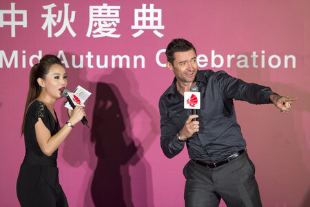 Hugh Jackman beim Tai Hang Fire Dragon Dance Festival in Hong Kong