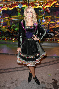 Almauftrieb in Käfers Wiesn-Schänke auf dem Oktoberfest 2018 in München