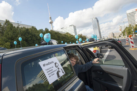 Demonstration für die Freilassung von Deniz Yücel in Berlin