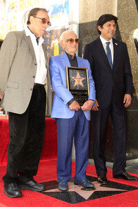 Charles Aznavour erhält einen Stern auf dem Hollywood Walk of Fame in Los Angeles