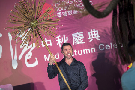 Hugh Jackman beim Tai Hang Fire Dragon Dance Festival in Hong Kong