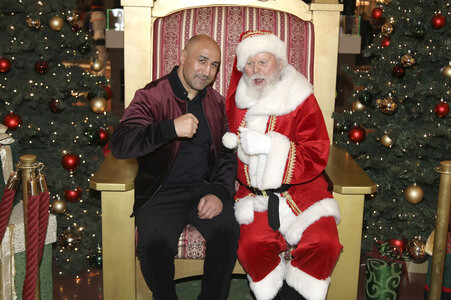 Benefizaktion mit Promi-Charity-Grillen in Berlin