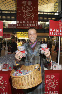 22. Charity Teddybären Verkauf in Hamburg