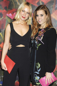 Kunst-Auktion und Party 'Take Home a Nude' in New York