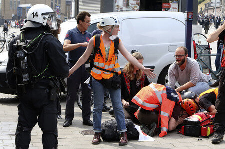 '#BlockG20 – colour the red zone!' Demonstration in Hamburg