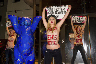 Femen Aktivistinnen stürmen das Bordell 'Artemis', Berlin