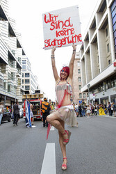 Demoparade gegen Fashion Terror und für Faire Mode und Trashion, Berlin