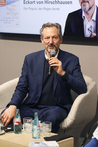 Eckart von Hirschhausen auf der Frankfurter Buchmesse 2025 in Frankfurt