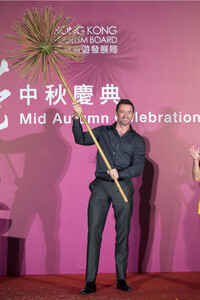 Hugh Jackman beim Tai Hang Fire Dragon Dance Festival in Hong Kong