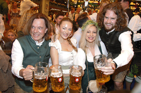 Wiesn Anstich im Schottenhamel Festzelt auf dem Oktoberfest 2025 in München