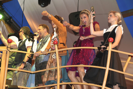 Cathy Hummels Wiesn-Bummel beim Oktoberfest 2026 in München