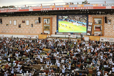 WM-Wohnzimmer im Stadion an der Alten Försterei beim Spiel Deutschland gegen USA, Berlin