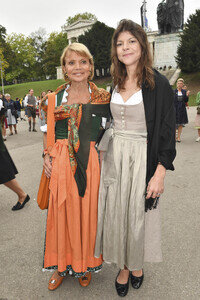 Regines Damenwiesn beim Oktoberfest 2025 in München