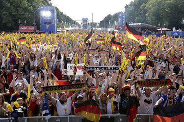 WM-Fanmeile vor dem Spiel Deutschland gegen Portugal, Berlin