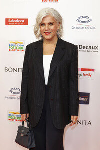 Goldene Bild der Frau 2025 in Hamburg