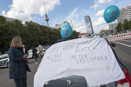 Demonstration für die Freilassung von Deniz Yücel in Berlin