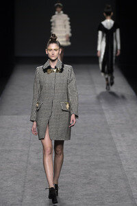 Teresa Helbig Fashion Show auf der Mercedes-Benz Fashion Week Madrid Autumn/Winter 2018