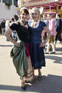 Damen-Wiesn 2015 von Unternehmerin Regine Sixt auf dem Oktoberfest in München