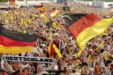 WM-Fanmeile beim Spiel Deutschland gegen Portugal, Berlin