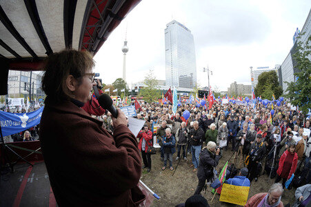 'Die Waffen nieder!' Demo in Berlin
