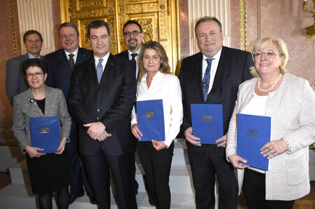 Aushändigung der Ernennungsurkunden des neuen bayerischen Kabinetts in München