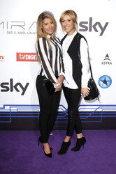 Senna Guemmour mit Schwester Dahap