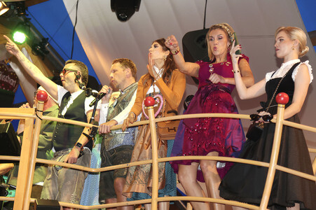 Cathy Hummels Wiesn-Bummel beim Oktoberfest 2026 in München