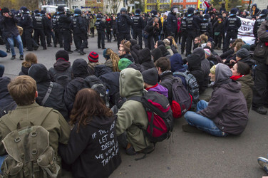 Gegen-Demo zur Neonazi-Demo gegen Flüchtlinge, Berlin