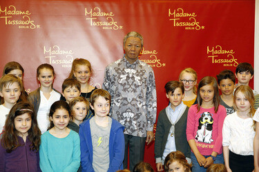 Enhüllung der Wachsfigur von Nelson Mandela,  Berlin