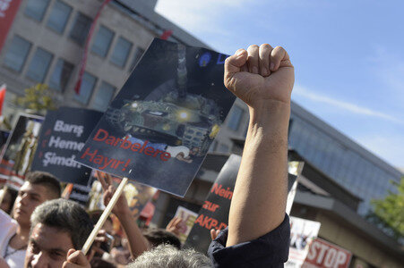 Protest gegen das Vorgehen der türkischen Regierung nach dem gescheiterten Militärputsch
