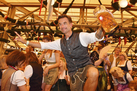 Wiesn Anstich im Schottenhamel Festzelt auf dem Oktoberfest 2025 in München