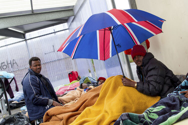 Flüchtlinge im Flüchtlingslager in Calais