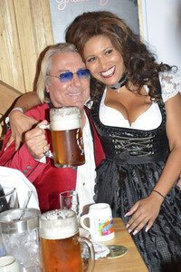 Oktoberfest-Anstich im Fisch Bäda Wiesnstadl in München
