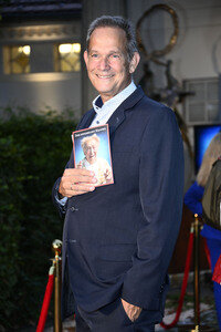 Theaterpremiere 'Der eingebildet Kranke' und 90. Geburtstag von Dieter Hallervorden in Berlin